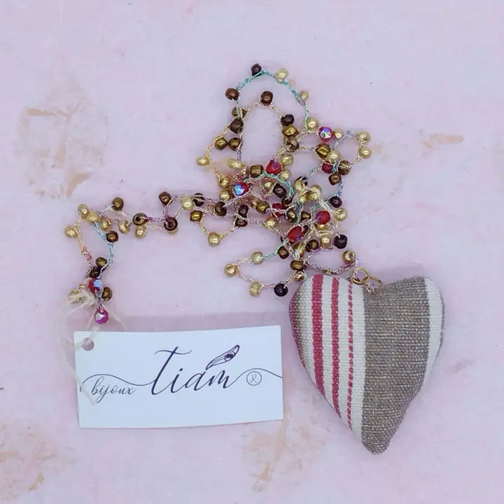 Collana con ciondolo Cuore ricamato a mano 060626-7