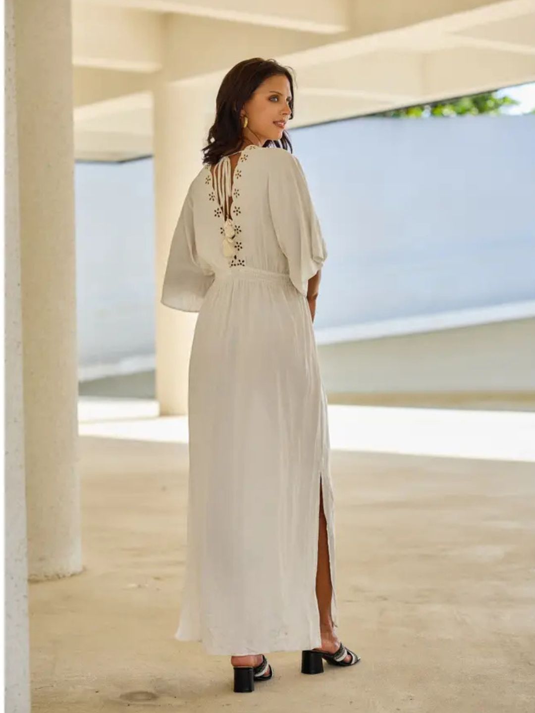 Maxi abito lungo con ricamo floreale 56DR1067-1797