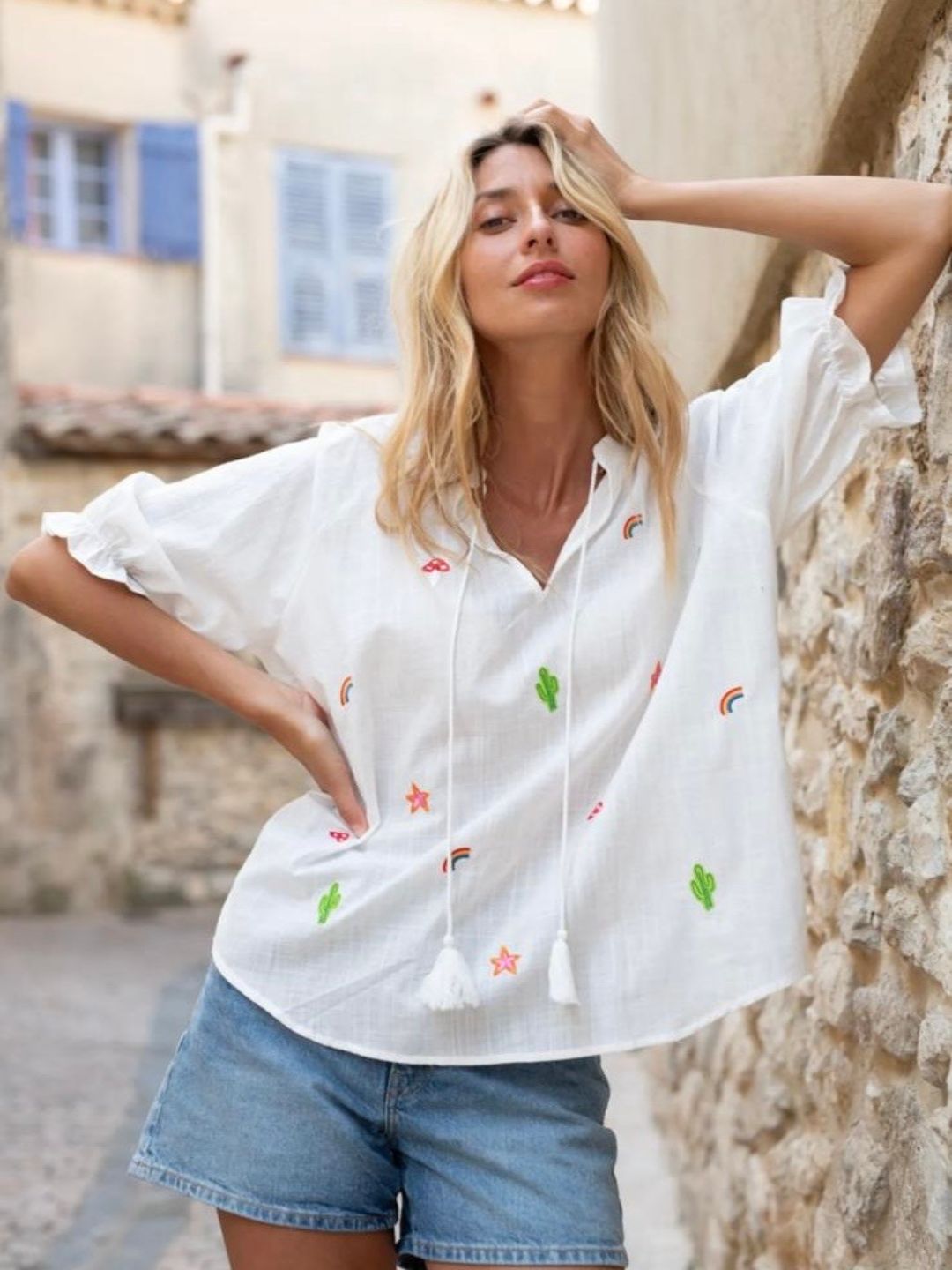 BLUSA BASIC CON RICAMI