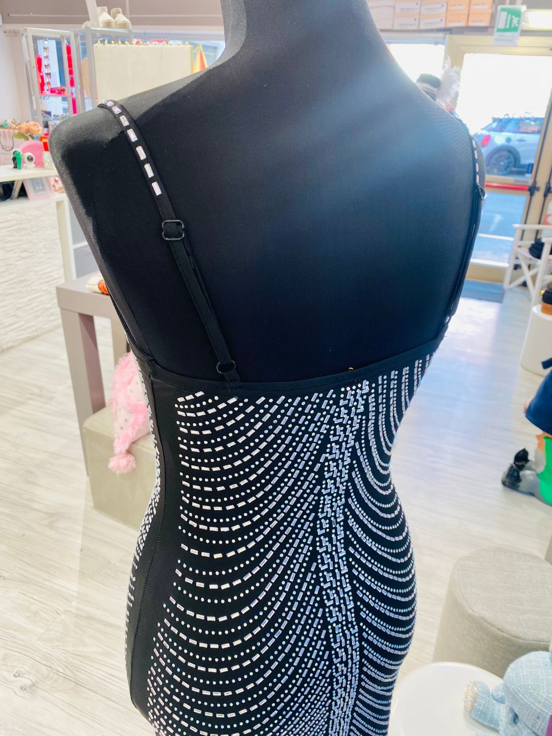 ABITO ELEGANTE CORTO CON STRASS 735898