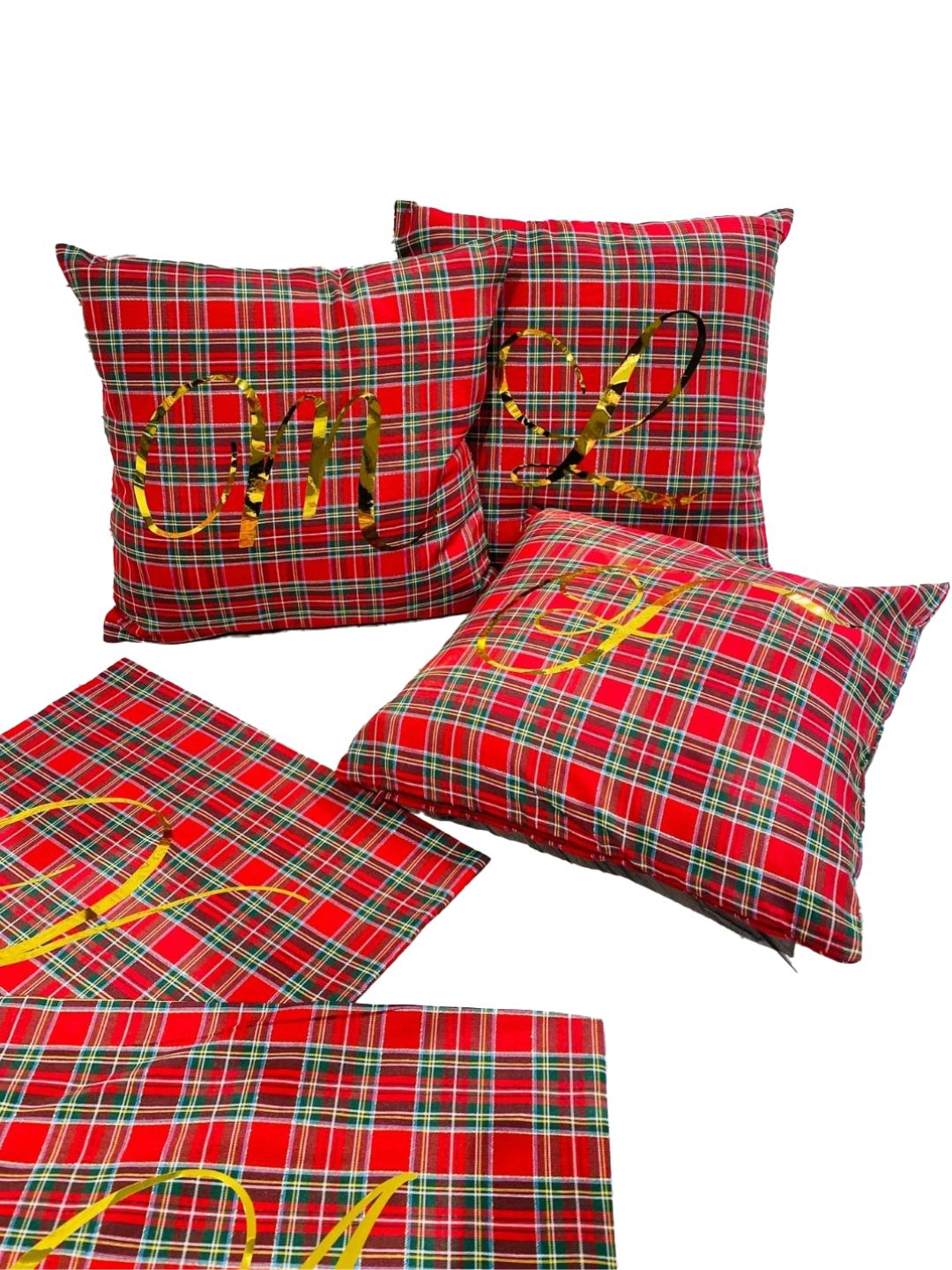 Copri cuscino in tartan scozzese rosso con iniziale oro ✨