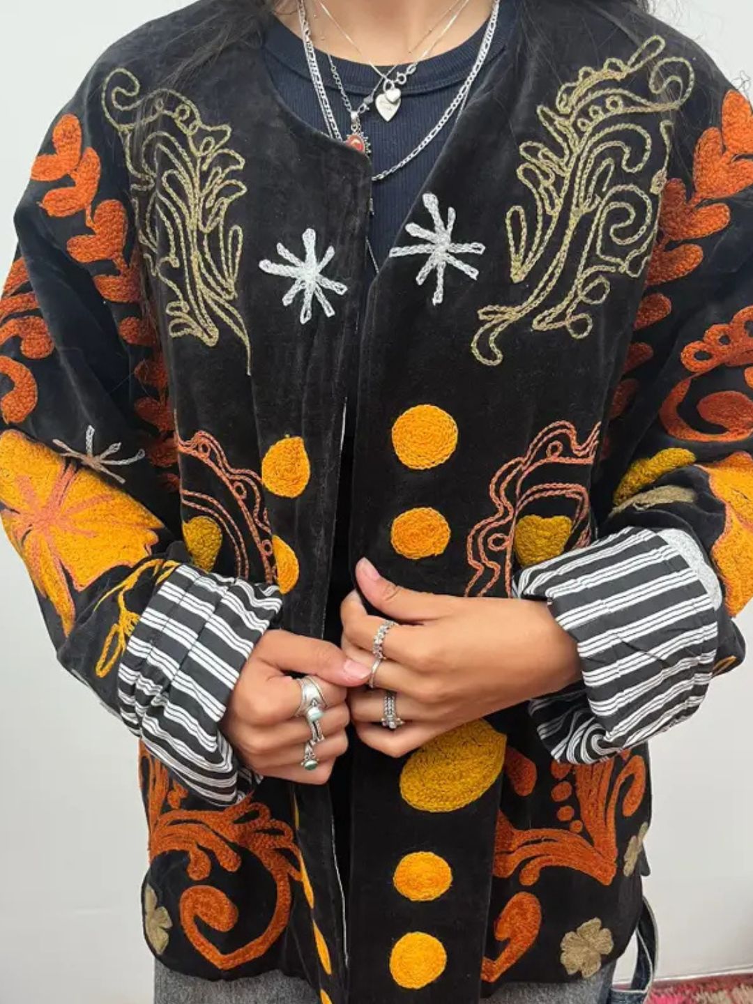 Giacca Suzani Ricamata a Mano Nera