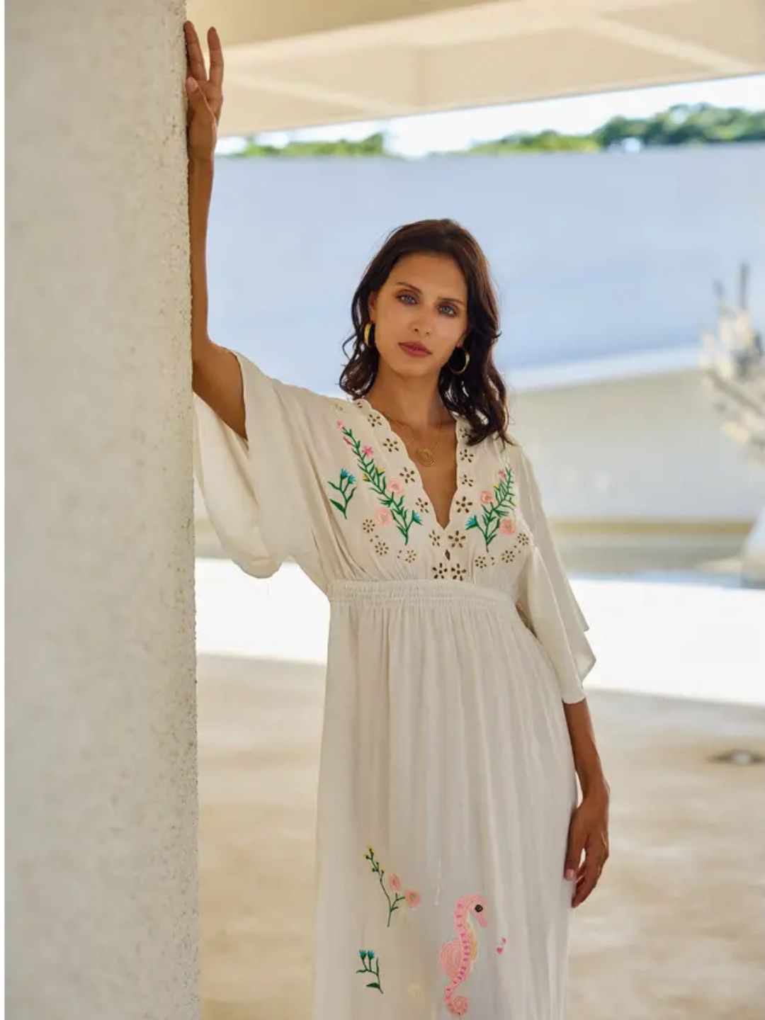 Maxi abito lungo con ricamo floreale 56DR1067-1797