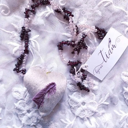 Collana con ciondolo Cuore ricamato a mano 060626-6