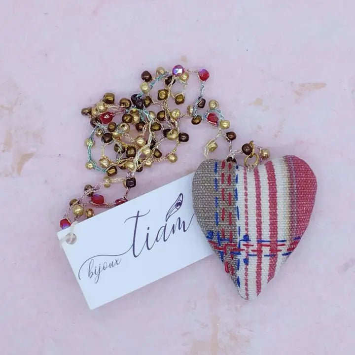 Collana con ciondolo Cuore ricamato a mano 060626-7