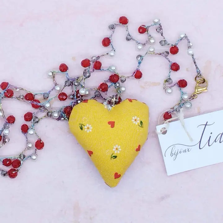 Collana con ciondolo Cuore ricamato a mano 060626-8