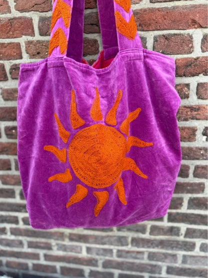 Borsa "Tout SUNCHASER" Ricamata a Mano Fucsia