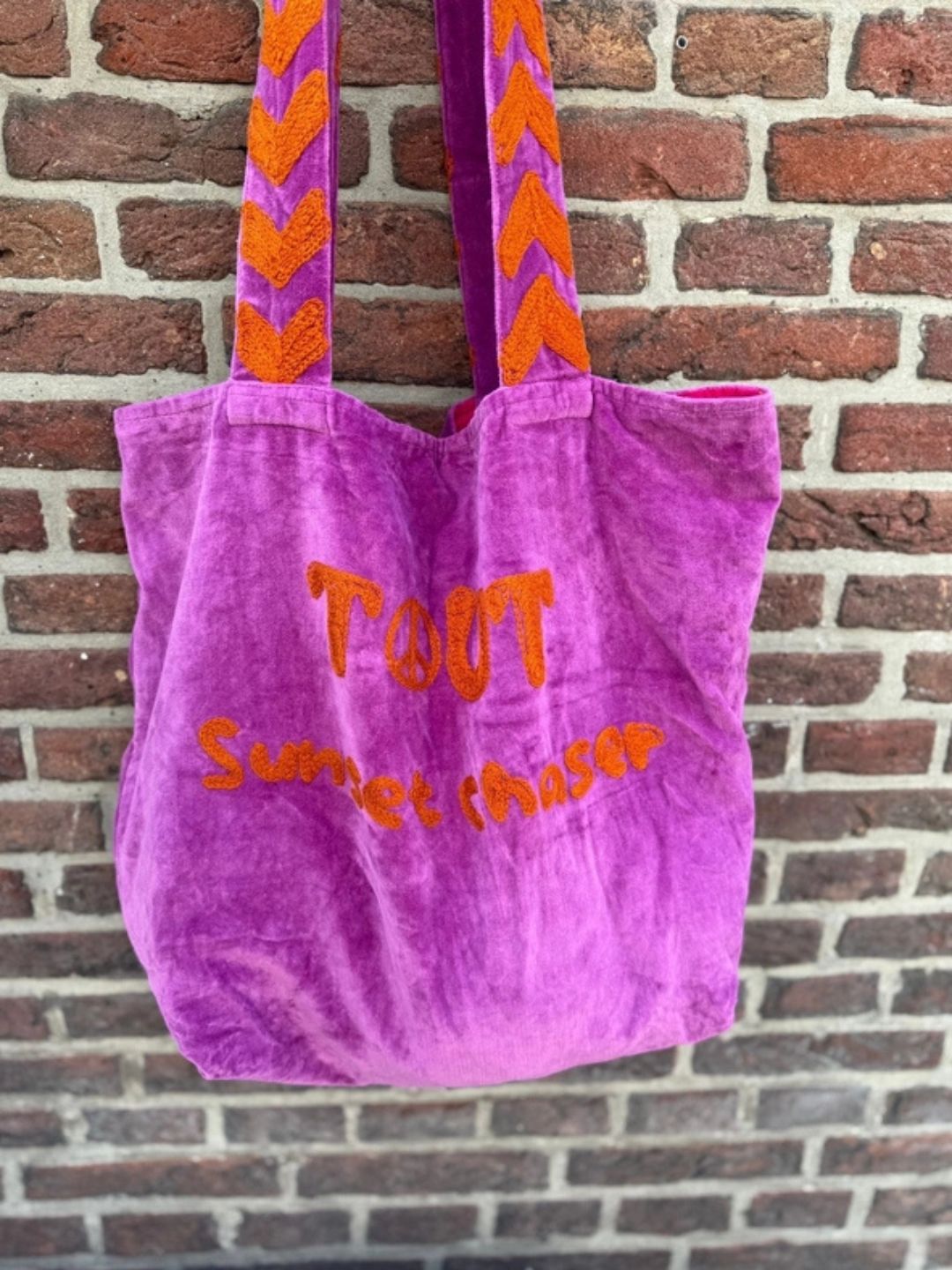 Borsa "Tout SUNCHASER" Ricamata a Mano Fucsia