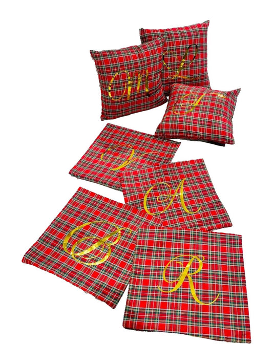 Copri cuscino in tartan scozzese rosso con iniziale oro ✨