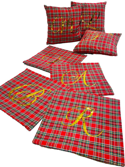 Copri cuscino in tartan scozzese rosso con iniziale oro ✨