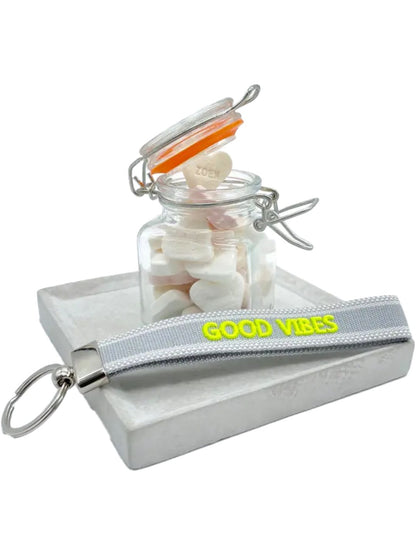 Portachiavi "GOOD VIBES" Grigio perla e Giallo Fluo