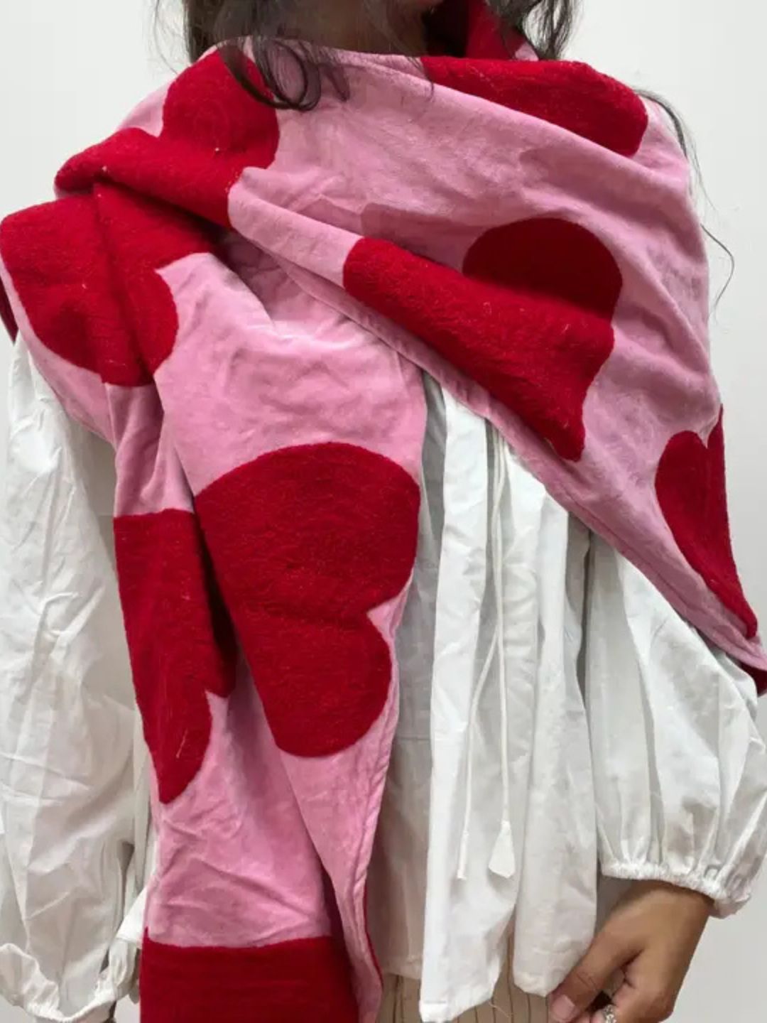 Scialle Tout in Velluto Ricamata a Mano Rosa