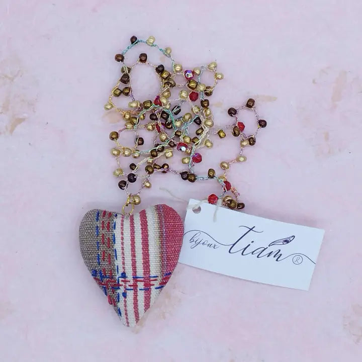 Collana con ciondolo Cuore ricamato a mano 060626-7
