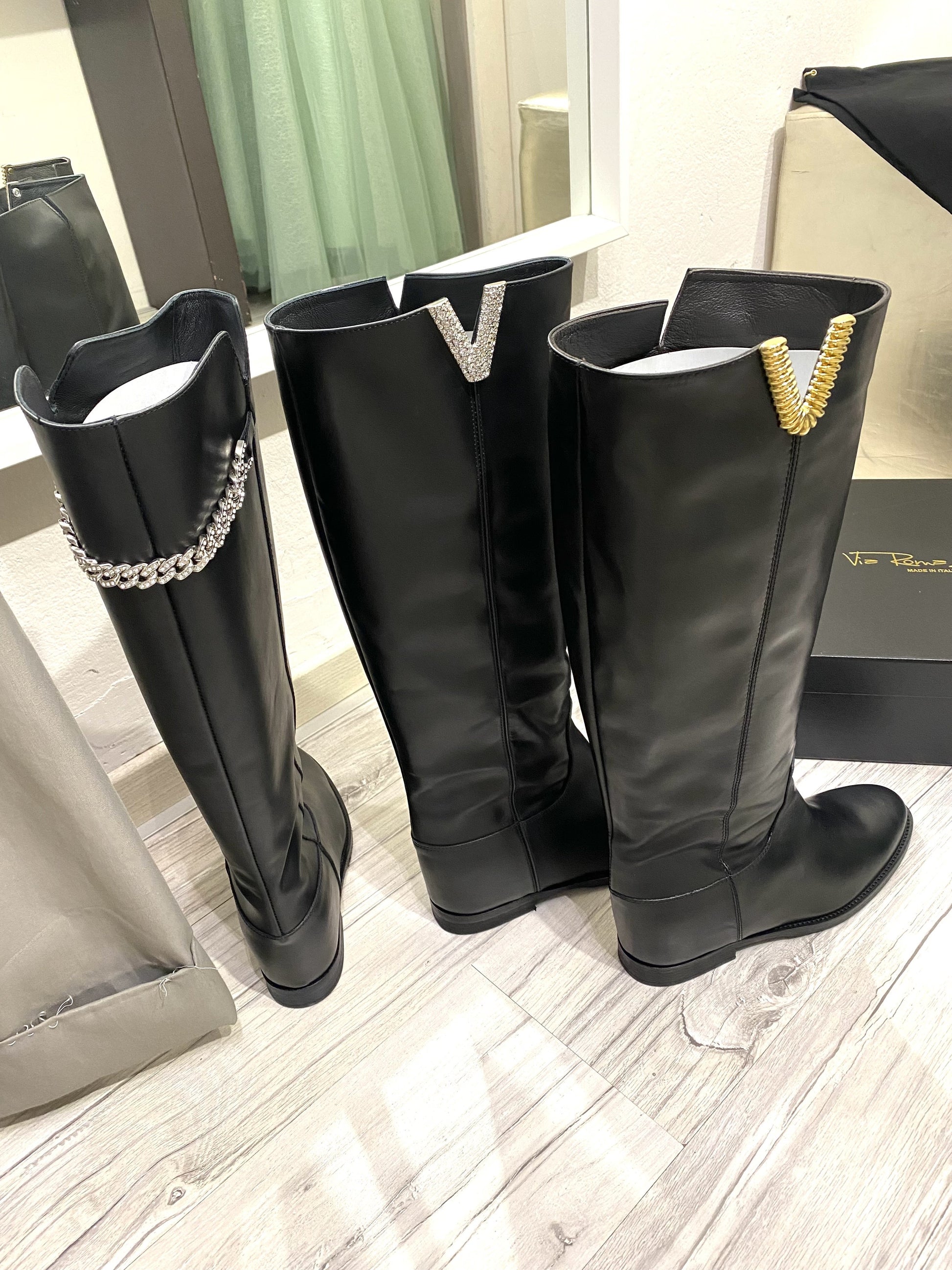 VIA ROMA 15 STIVALE PELLE NERA CATENA STRASS MALIBU' 3657 – Ribes